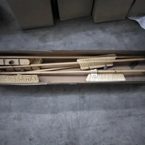 BOX CONTAINING 5x BRAND NEW BAMBOO OUTDOOR BROOMS