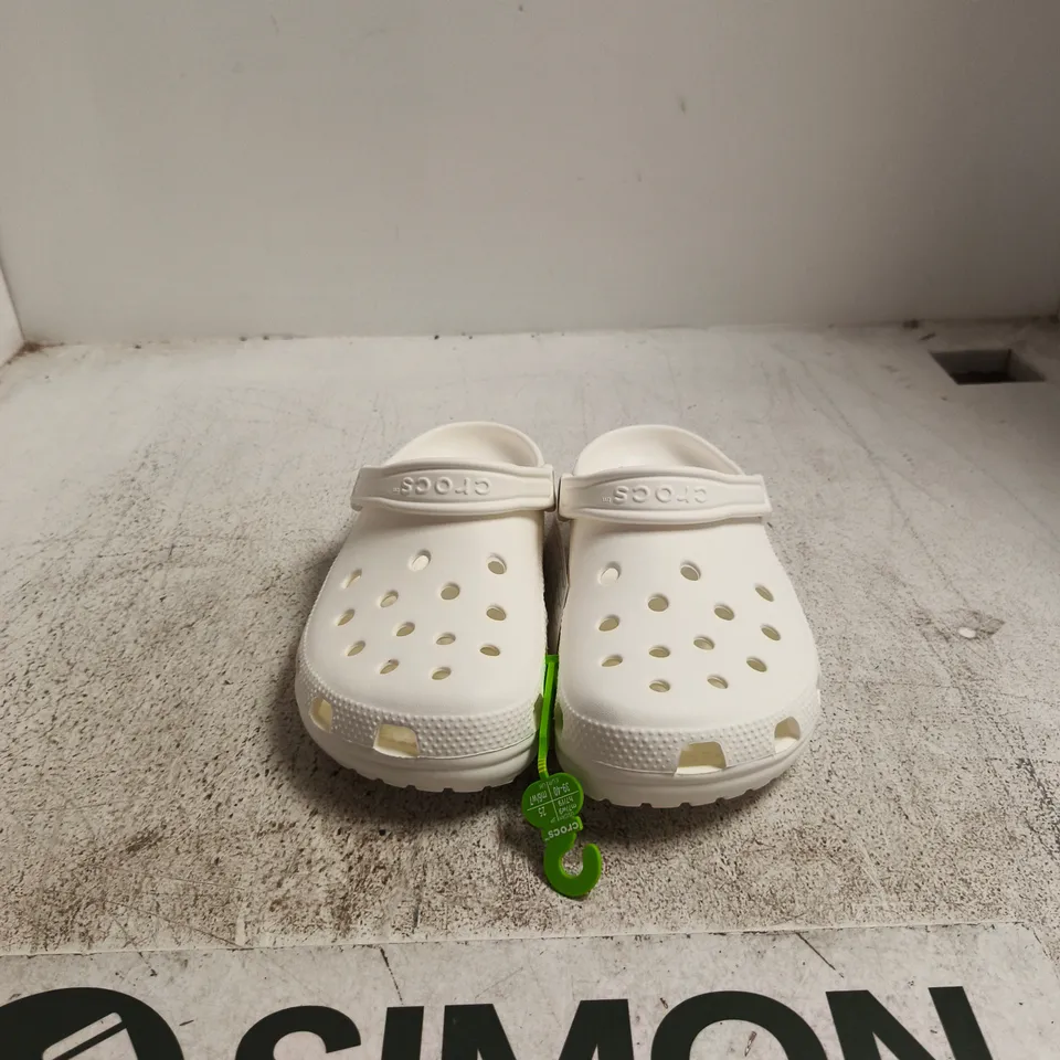 CROCS CLASSIC WHITE CLOG – UNISEX M6 W7