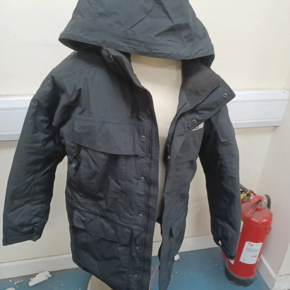 BLACK THE NORTH FACE WINTER COAT SIZE M 