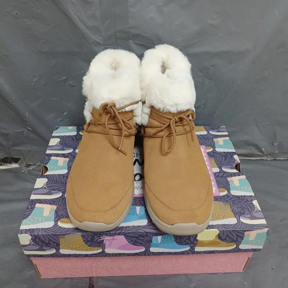 BOXED SKECHERS GO WALK BOOTS SIZE 7