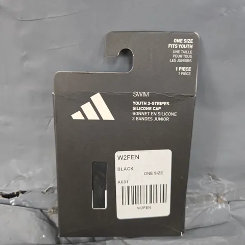 BOXED ADIDAS SWIM YOUTH 3 STRAIPES SILICONE CAP 