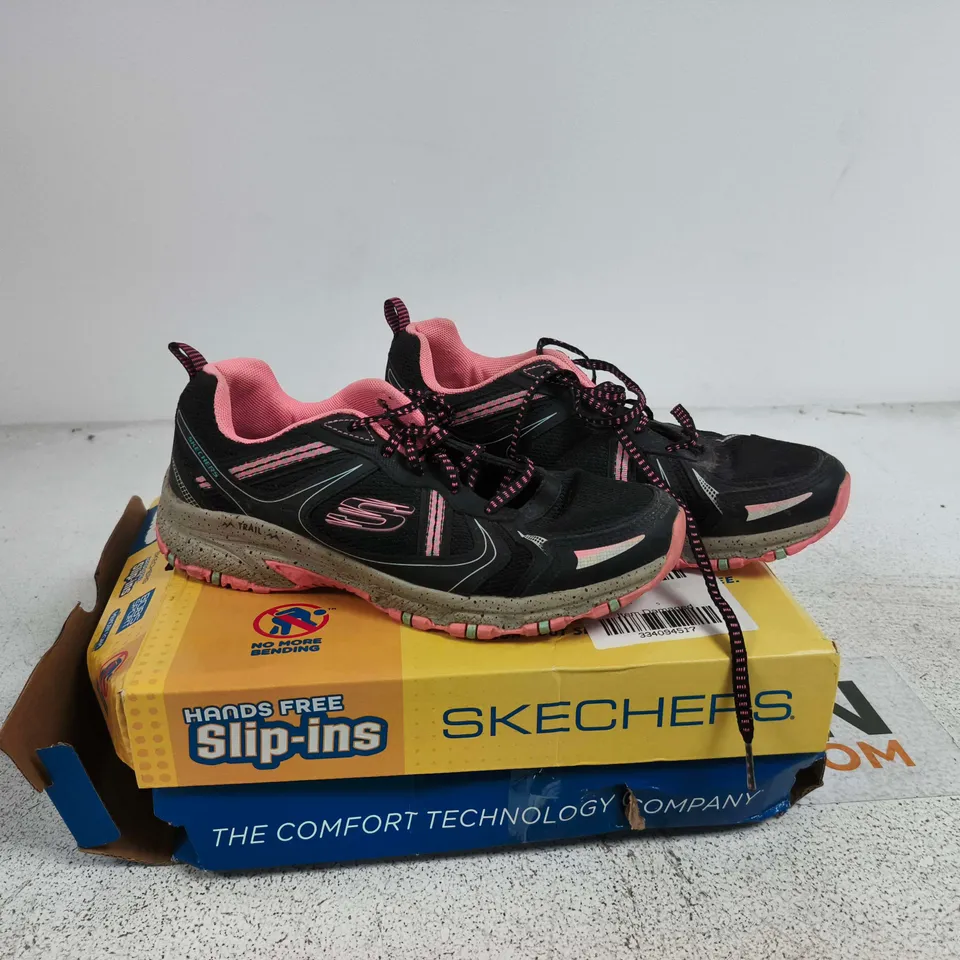 SKECHERS BLACK/PINK TRAINERS SIZE 5 BOXED