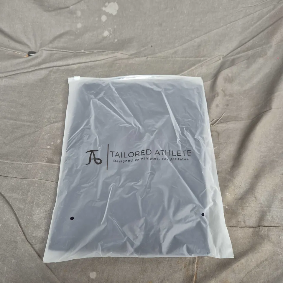 TAILORED ATHLETE FINE GAUGE KNITTED T-SHIRT IN INKY BLUE - M 