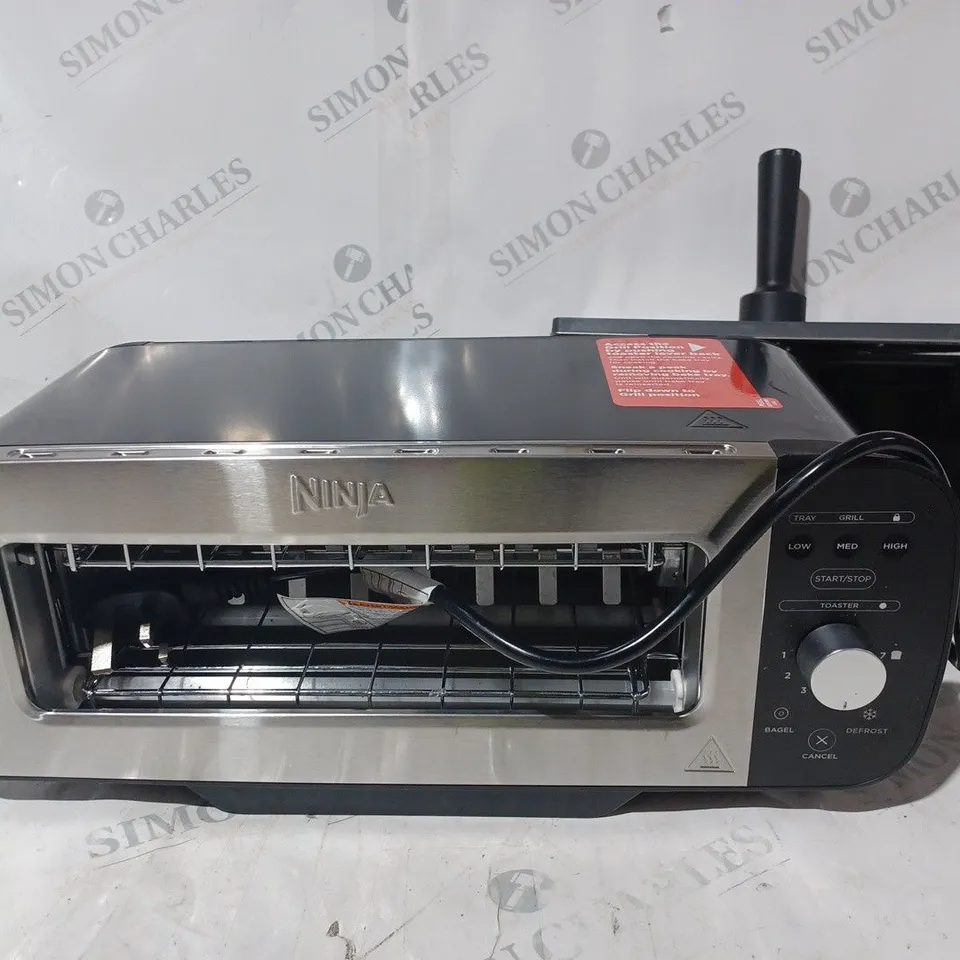 BOXED NINJA 2 IN 1 TOASTER & GRILL ST100UK