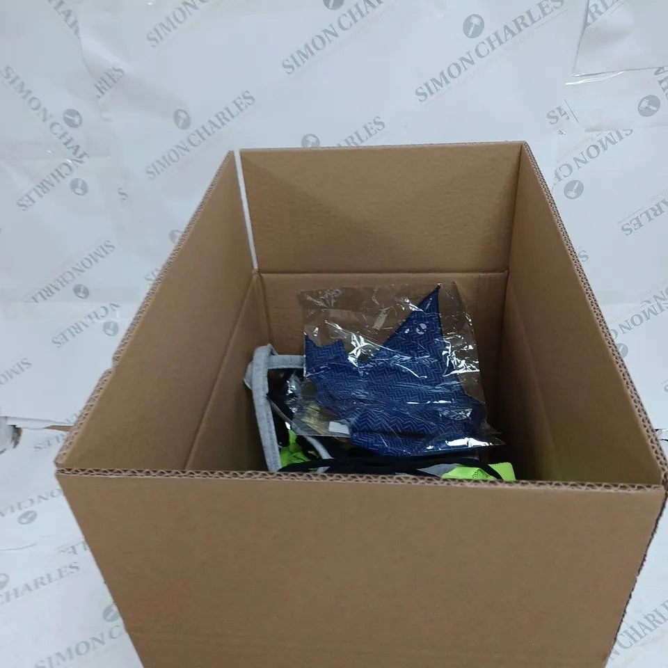 BOX OF APPROXIMATELY 25 ASSORTED CLOTHING ACCESSORIES TO INCLUDE; HATS, SCARFS & SOCKS