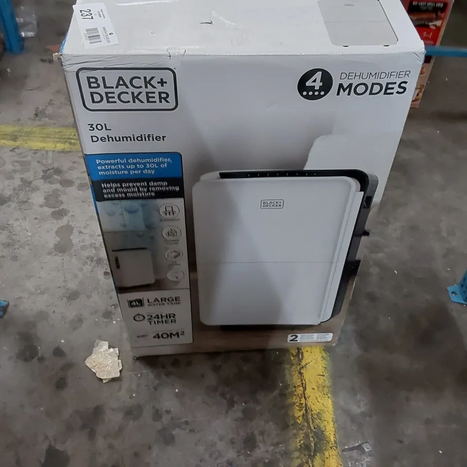 BOXED BLACK AND DECKER 30L DEHUMIDIFIER 