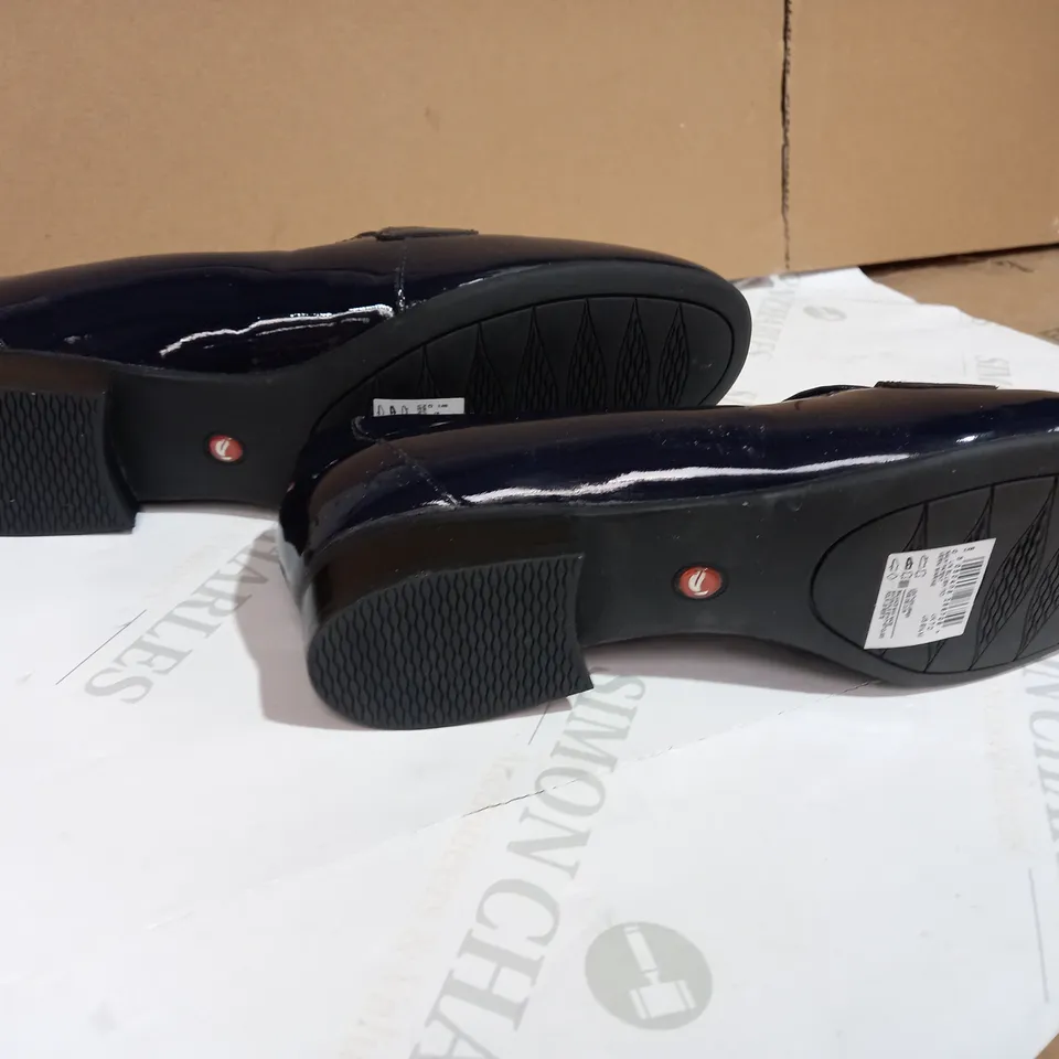 BOXED PAIR OF CLARKS BLUE PRINT LOAFERS