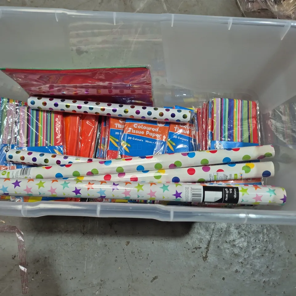 LOT OF ASSORTED PARTY ITEMS TO INCLUDE COLOURED TISSUE, PAPER AND GIFT WRAP