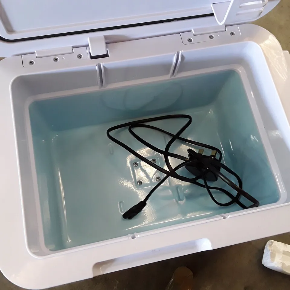 BOXED ATRAVESAR 10L MINI FRIDGE