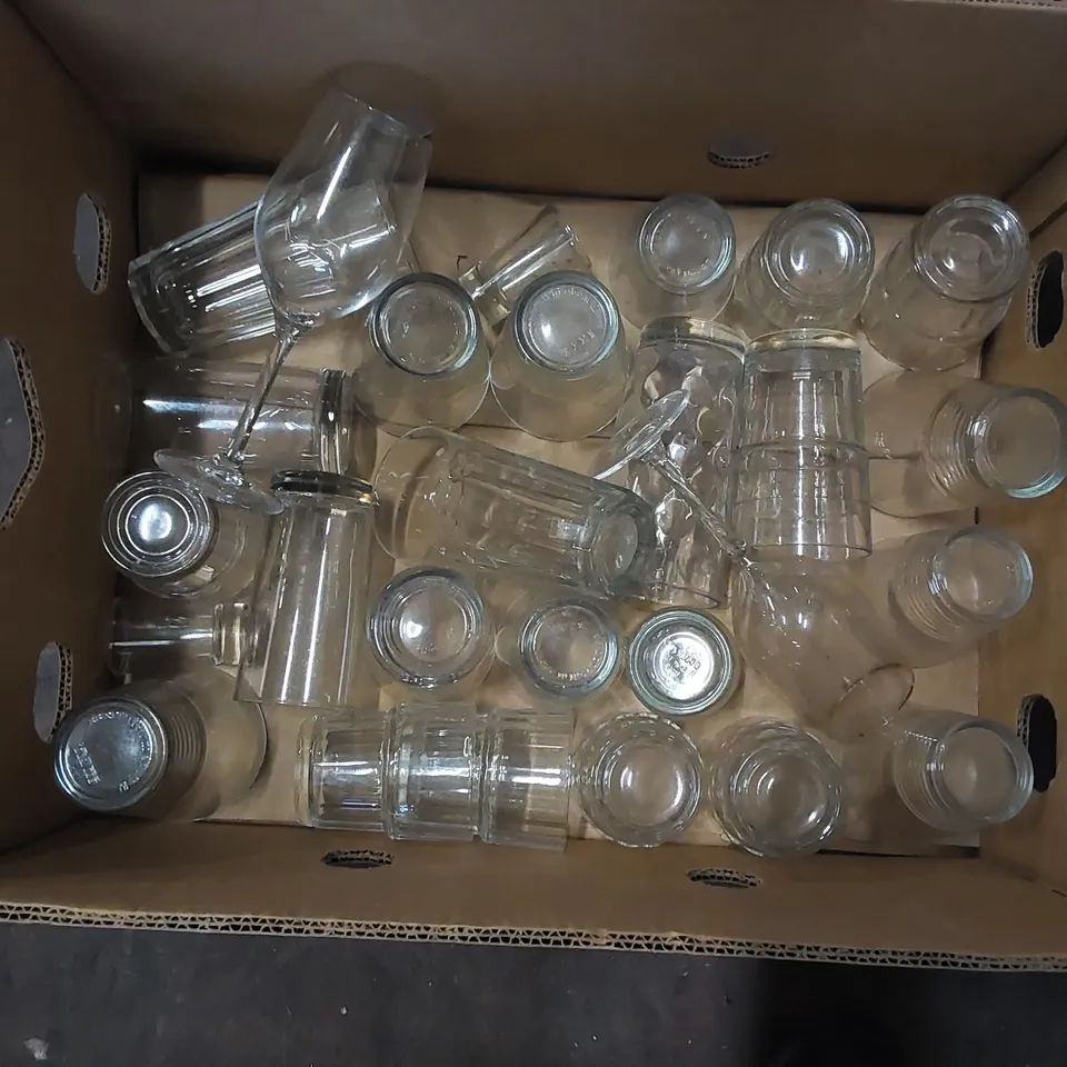 BOX OF ASSORTED GLASSWARE PRODUCTS TO INCLUDE: WINE GLASSES, DRINKS GLASSES ECT - QUANTITY UNSPECIFIED 