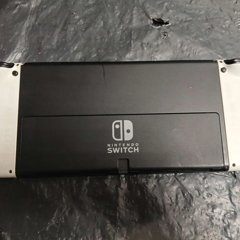 BOXED NINTENDO SWITCH OLED HANDHELD GAMES CONSOLE - HEG-001