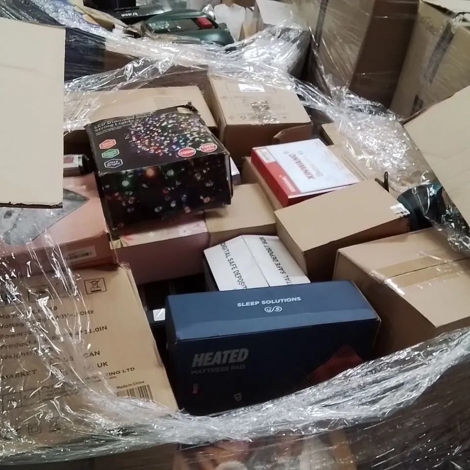 PALLET CONTAINING A LARGE QUANTITY OF ELECTRICAL PRODUCTS TO INCLUDE;GARDEN LIGHTS,VACUUM CLEANER,MATTRESS PAD