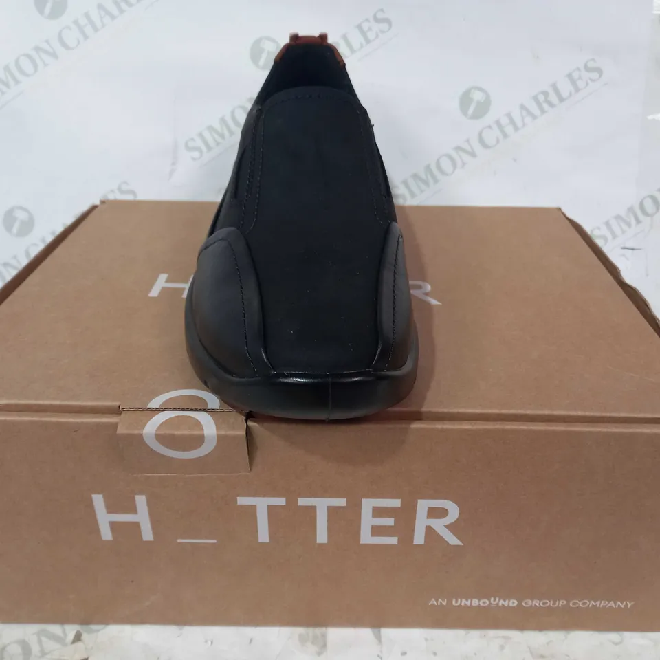BOXED PAIR OF HOTTER SLIP-ON SHOES IN BLACK UK SIZE 8.5