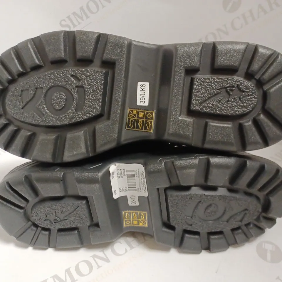 KOI VEGAN DRIFT WATCH BLACK MOON BOOTS - BLACK SIZE 6