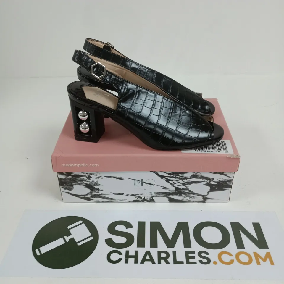 BOXED PAIR OF MODA IN PELLE PEARLEY PEARL ANNIVERSARY HEELED SANDAL IN BLACK CROC - SIZE 39