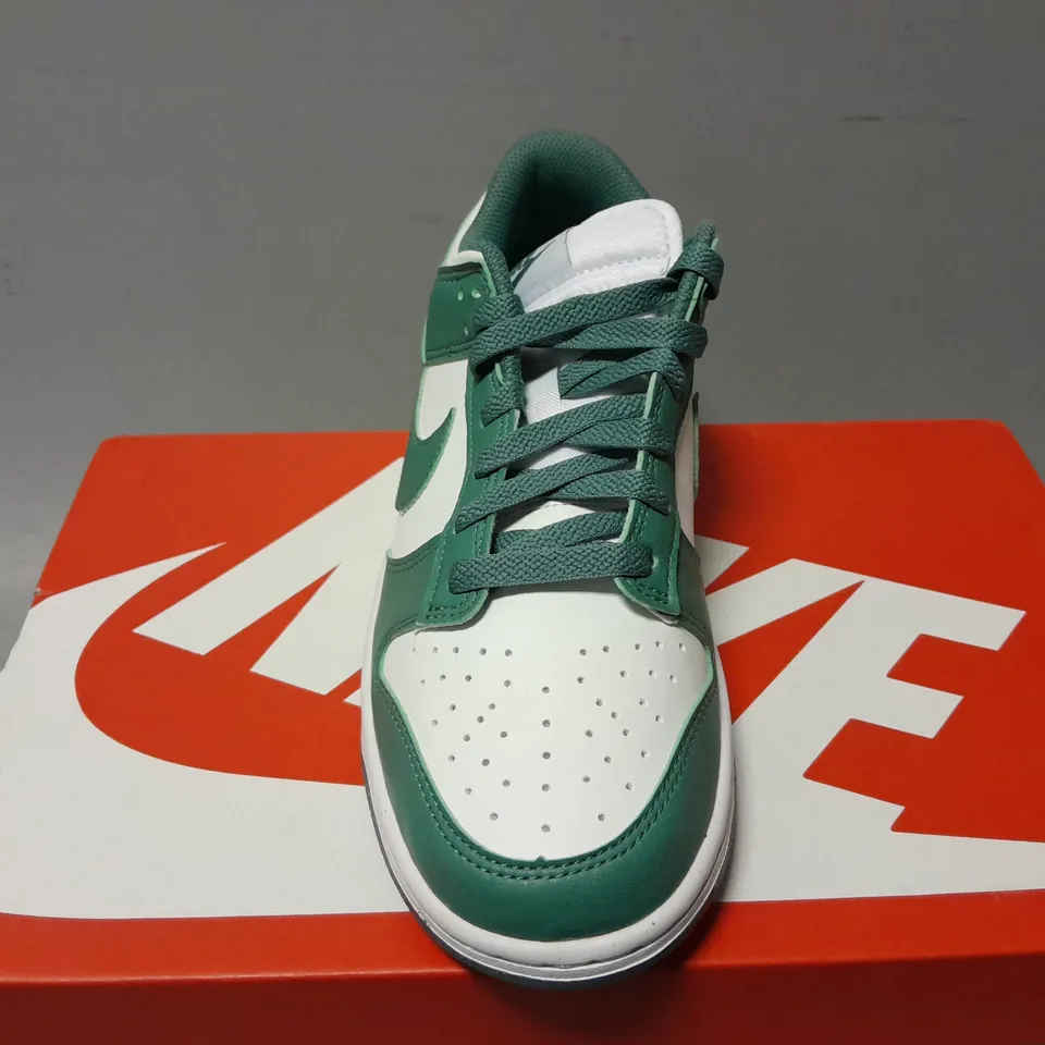 BOXED PAIR OF NIKE WOMENS DUNK LOW NEXT NATURE TRAINERS IN GREEN/WHITE - UK 6