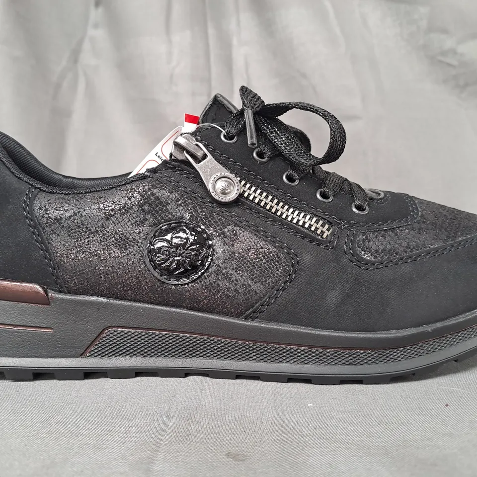 BOXED PAIR OF RIEKER ZIP TRAINERS IN BLACK SIZE 4