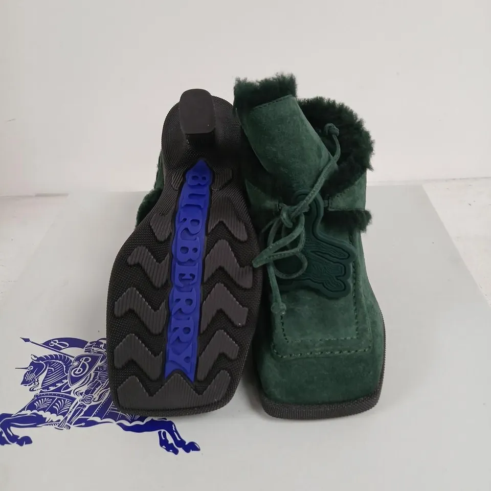 BURBERRY HIGHLAND MULE GREEN SUEDE ANKLE BOOT WITH FUR LINING, RUBBER SOLE – UK 3 (EU 36) 