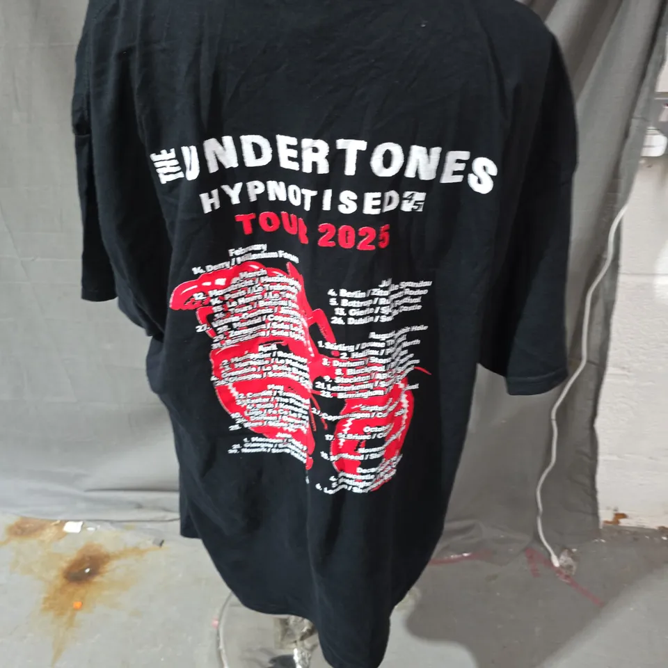 GILDAN HEAVY COTTON T-SHIRT - THE UNDERTONES HYPNOTISED TOUR 2025, UK XL )