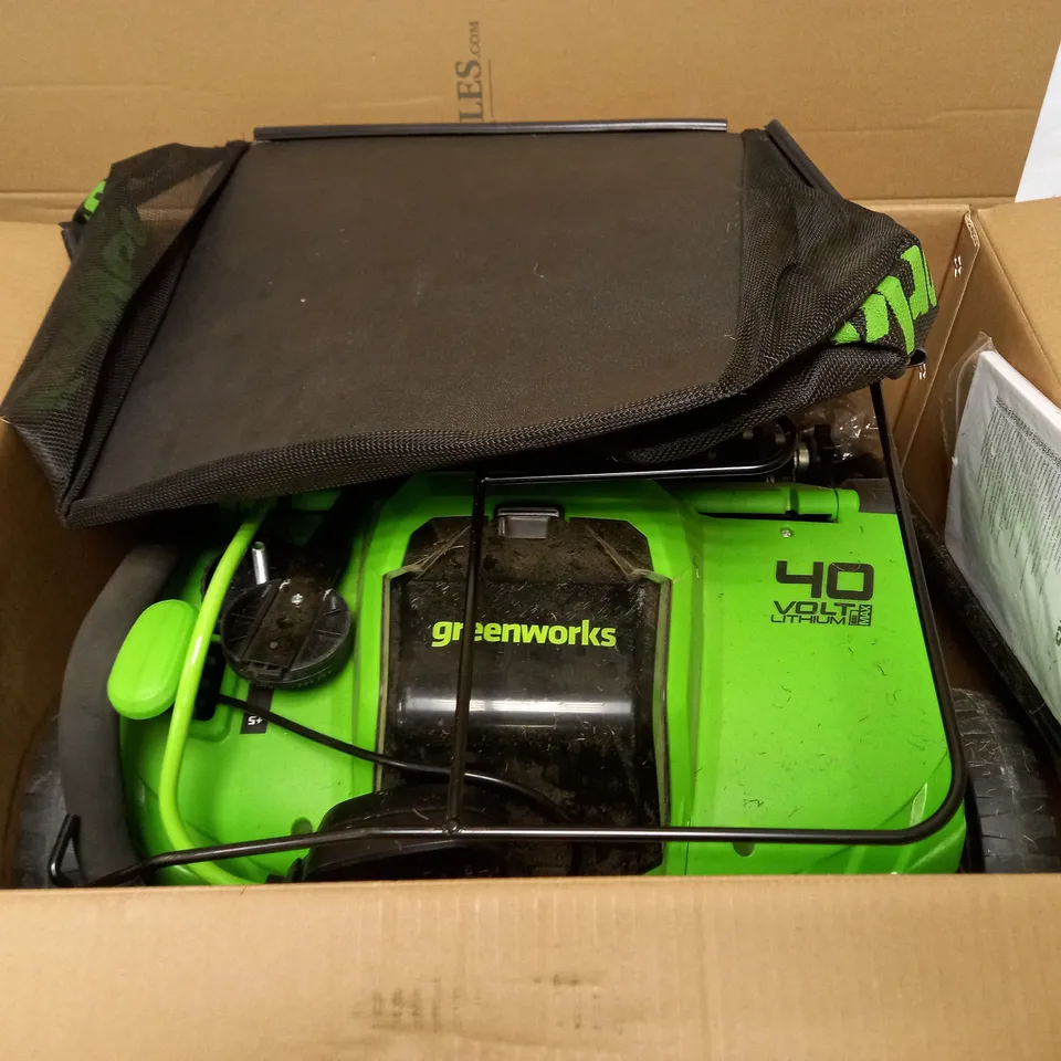 GREENWORKS 40 V 2-IN-1 CORDLESS SCARIFIER AND AERATOR