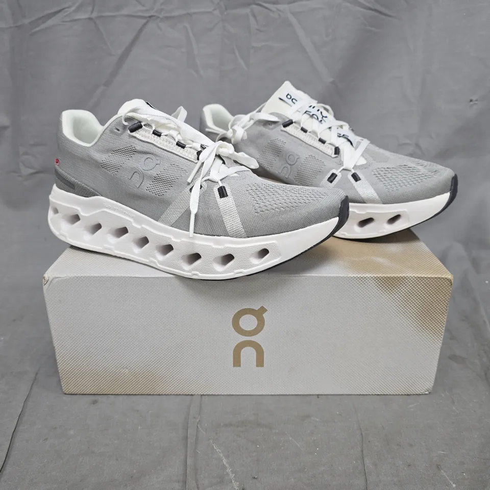 BOXED PAIR OF ON CLOUDECLIPSE SHOES IN ALLOY/WHITE SIZE UK 9.5