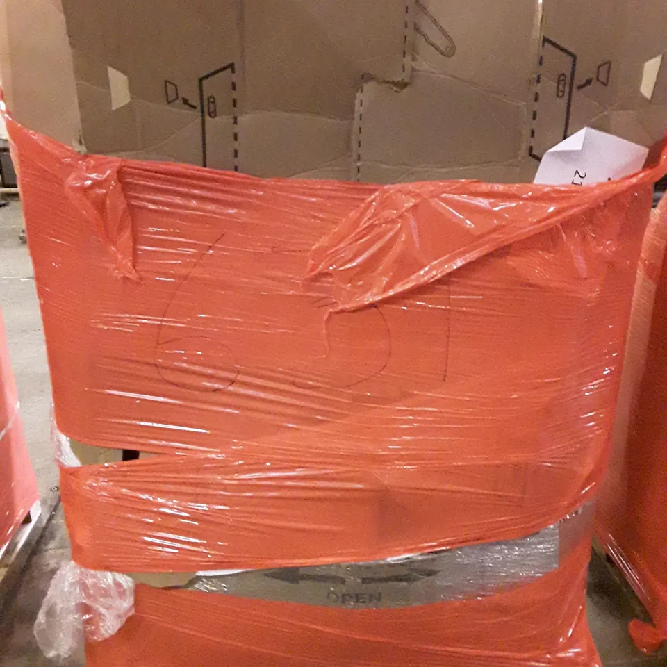 PALLET OF ASSORTED PRODUCTS INCLUDING ELECTRIC CLOTHES DRYER, MATTRESS TOPPER, 6FT HEAVY DUTY CLOTHES RAIL, WIRED KEYBOARD, 24" SNOW CHRISTMAS WREATH