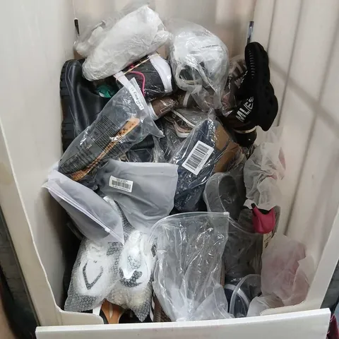LARGE QUANTITY OF ASSORTED FOOTWEAR