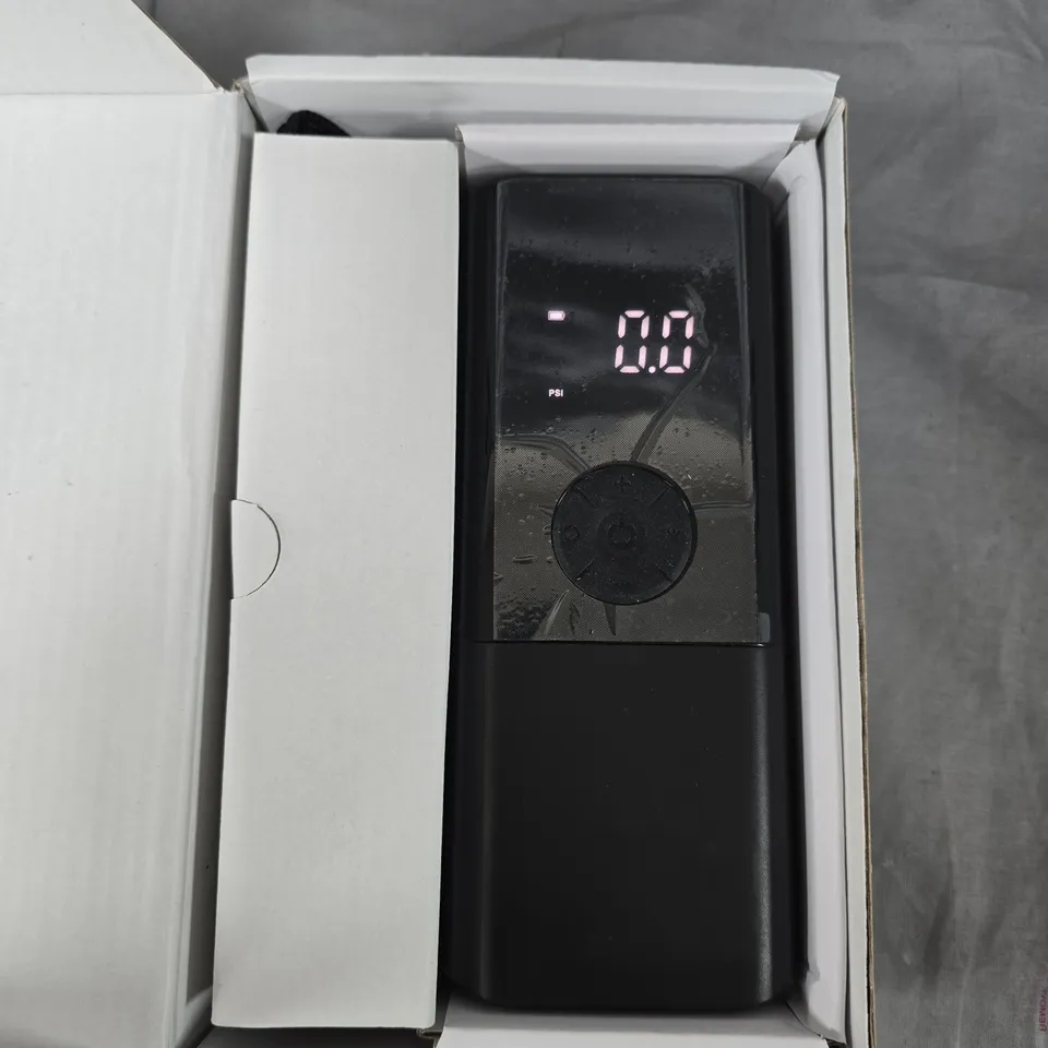 Digital Tire Pressure Gauge – Handheld, Boxed 