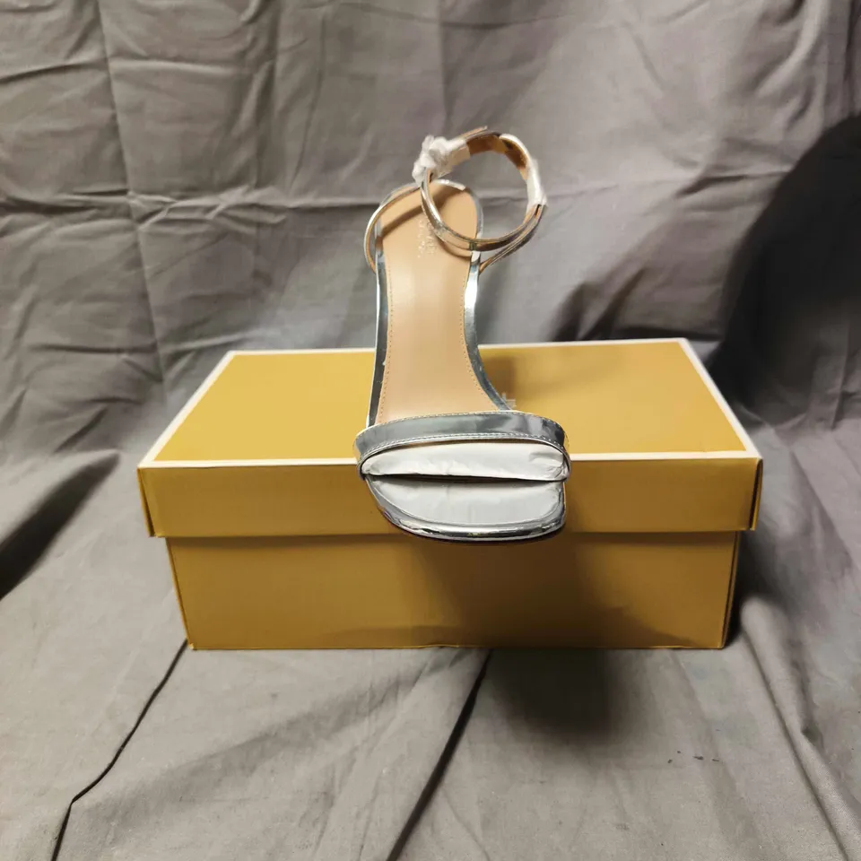 BOXED PAIR OF MICHAEL KORS HEELS - SIZE 7M U.S