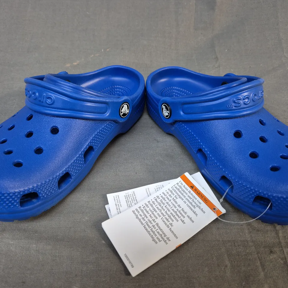 PAIR OF CROCS CLASSIC KID'S CLOGS IN BLUE UK SIZE J1