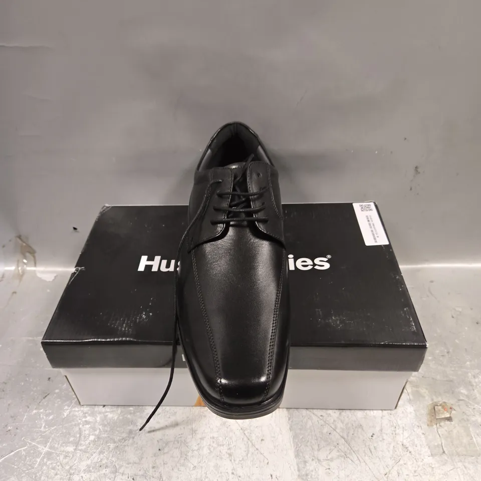 BOXED PAIR OF HUSH PUPPIES SHOES IN BLACK - 10