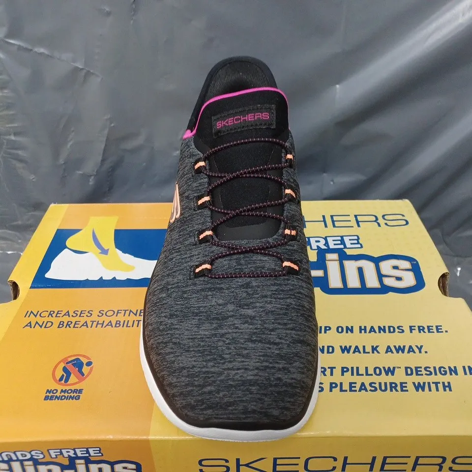 PAIR OF SKECHERS SUMMIT SLIP-IN SHOES IN BLACK/GREY/PINK UK SIZE 5