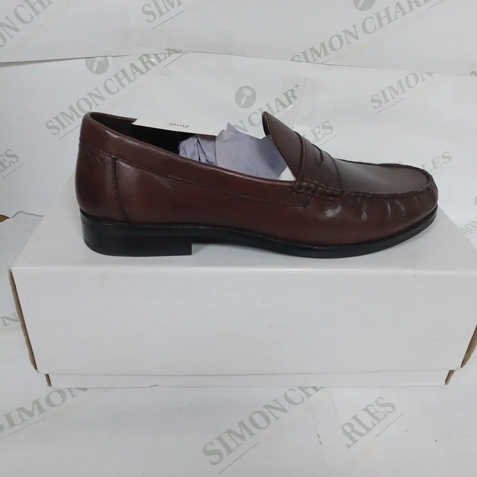 BOXED MENS SMART SHOES SIZE 9