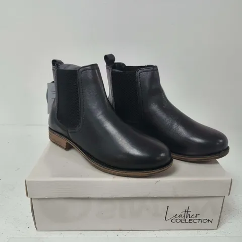 BOXED PAIR OF KIARA WOMEN'S LEATHER CHELSEA BOOTS – BLACK, UK 6