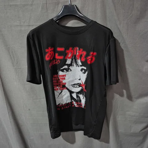 ROMWE MEN'S BLACK GRAPHIC T-SHIRT – M (US 38, EU 48)