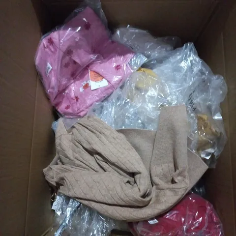 BOX CONTAINING APPROXIMATELY 25 ASSORTED CLOTHING ITEMS 