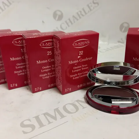 LOT OF APPROXIMATELY 30 CLARINS SINGLE EYESHADOW IN ASSORTED COLOURS