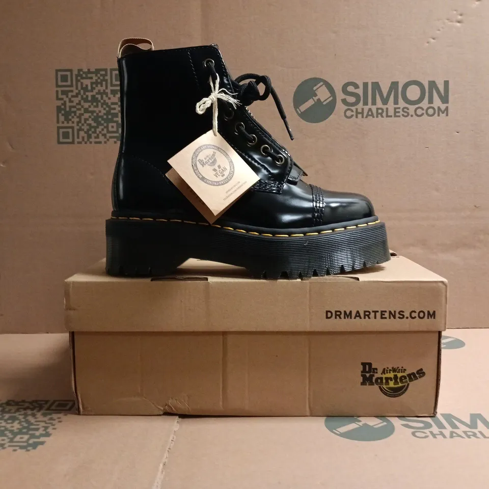 BOXED PAIR OF DR MARTENS VEGAN SINCLAIR BOOTS IN BLACK SIZE UK 5