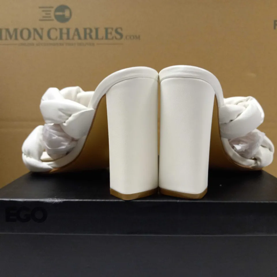 BOXED PAIR OF EGO WHITE WAVELY BLOCK HEEL TWIST SANDALS - SIZE 4