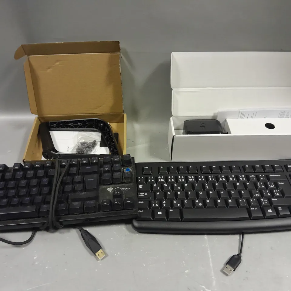 APPROXIMATELY 7 ASSORTED ELECTRICAL PRODUCTS TO INCLUDE KEYBOARDS, POWER SUPPLIES, TV STAND BASE ETC 