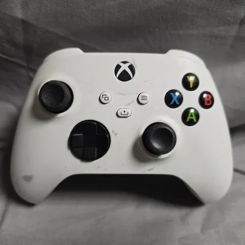 MICROSOFT XBOX WIRELESS CONTROLLER IN WHITE