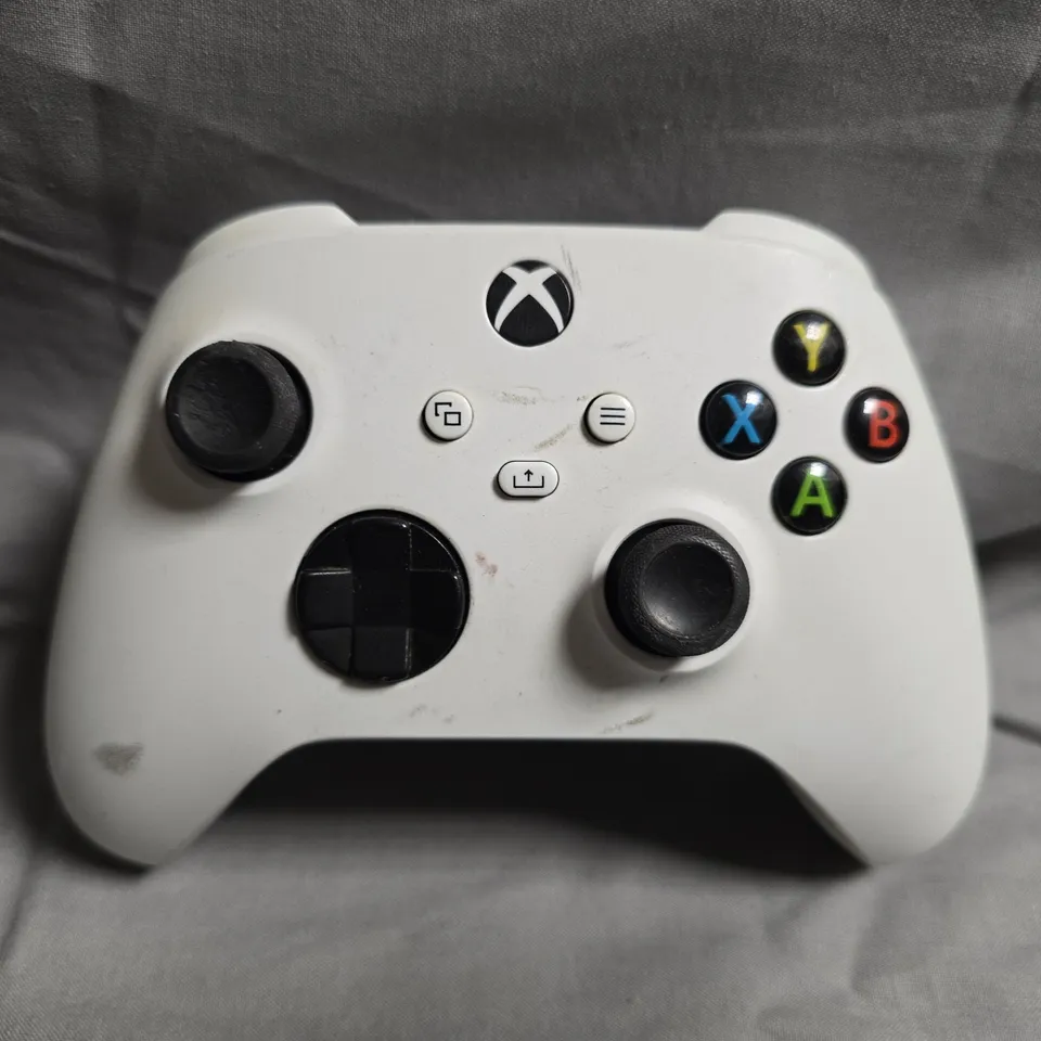 MICROSOFT XBOX WIRELESS CONTROLLER IN WHITE