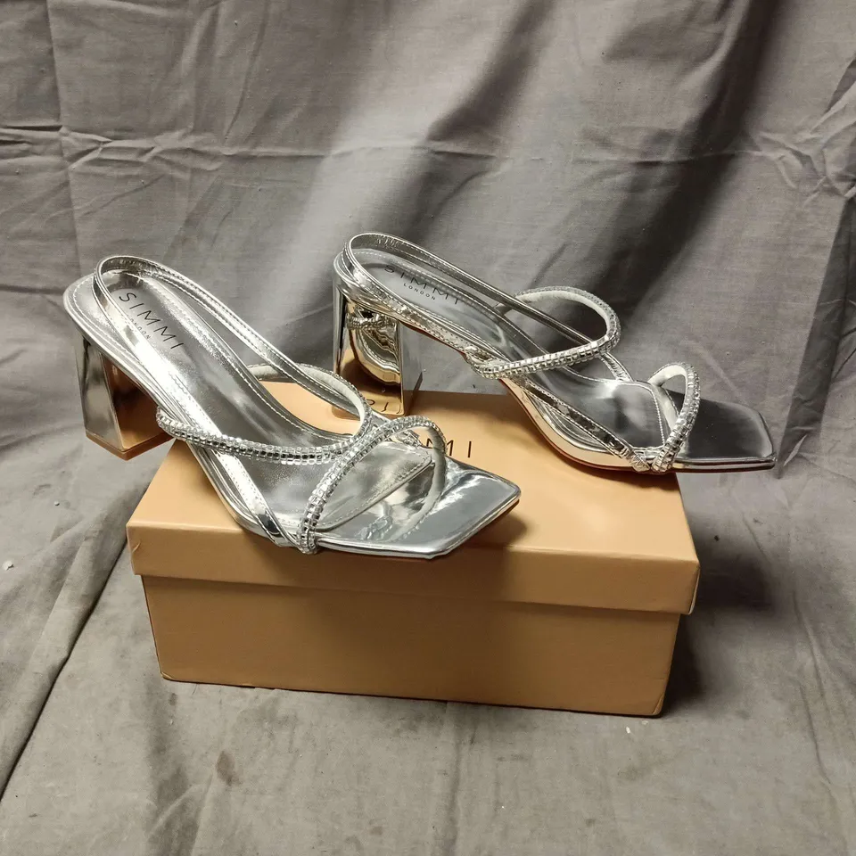 SIMMI LONDON SILVER STRAPPY BLOCK HEEL SANDALS - UK SIZE 5