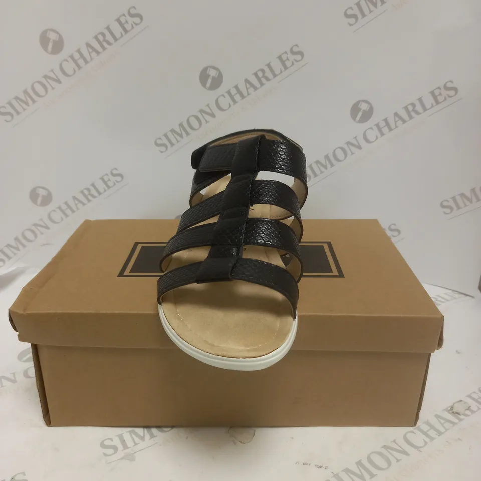 BOXED PAIR OF CUSHION WALK ONE TOUCH CLOSE SANDALS IN BLACK - SIZE 7
