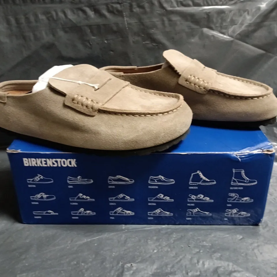 BOXED PAIR OF BIRKENSTOCK ARIZONA BS SHOES IN TAUPE SIZE UK 5