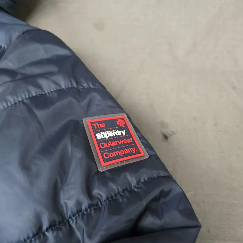 THE SUPERDRY OUTERWEAR COMPANY NAVY PUFFER JACKET - SIZE UNSPECIFIED