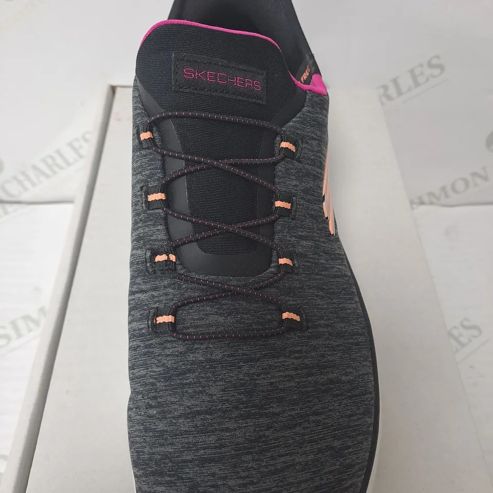 BOXED SKECHERS SLIP INS BLACK SIZE 6