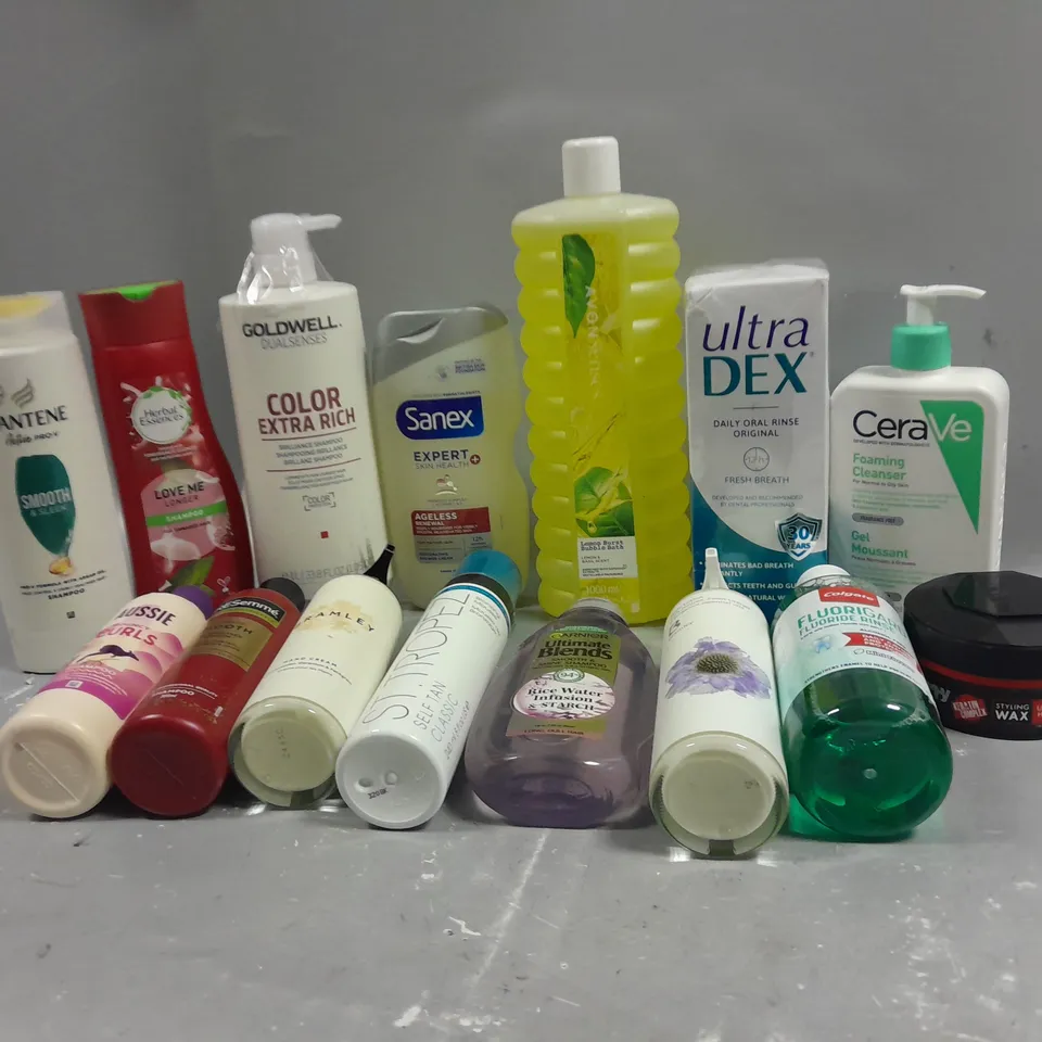 BOX OF APPROXIMATELY 15 ASSORTED COSMETIC ITEMS TO INCLUDE- CERAVE CLEANSER - GOLDWELL SHAMPOO - ST.TROPEZ TAN, ETC.