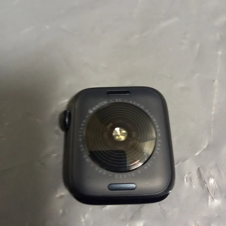 APPLE SE WATCH - 40MM - NO STRAPS