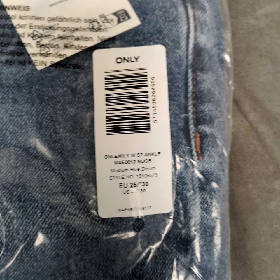 ONLY EMILY WOMENS BLUE DENIM JEANS – ANKLE LENGTH, EU 25 / US 4